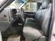 2003 Chevrolet Silverado 1500 LS z VIN 1GCEK14V33Z173927, wystawiony jako Copart lot #56017245 z przebiegiem Nie podano mil oraz Czysty tytuł • Clean title. Historia ofert i sprzedaży dostępna na DreamBid. Obrazek 7.