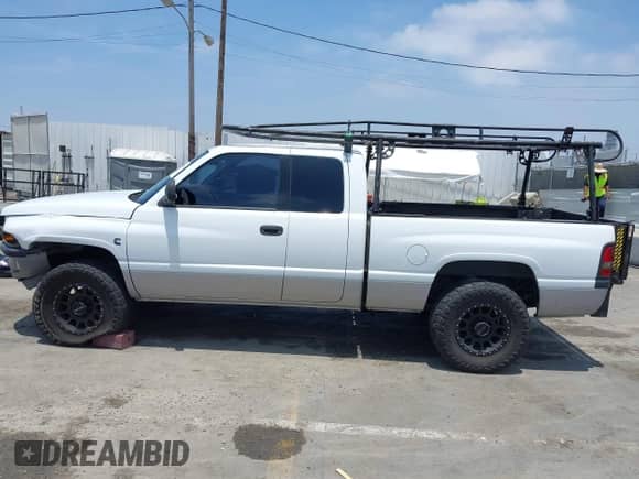1998 Dodge 2500 с VIN 1B7KC2360WJ186217, выставлен на аукционе IAAI как лот 42500470 с пробегом 251 640 миль миль и . История ставок и продаж доступна на DreamBid. Изображение 14.