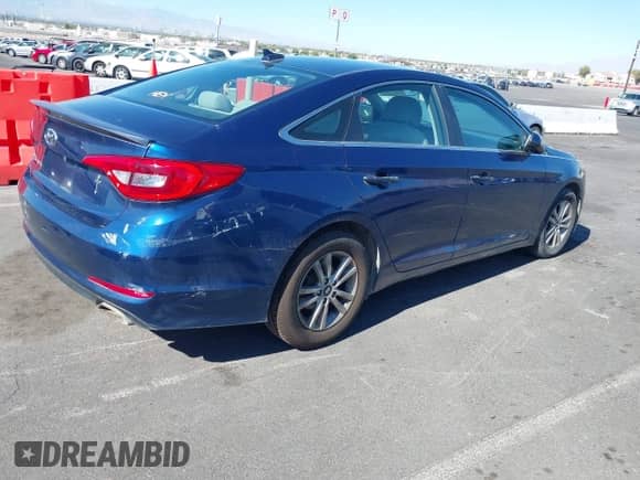 2015 Hyundai Sonata SE z VIN 5NPE24AF0FH130981, wystawiony jako IAAI lot #43476785 z przebiegiem 177 631 mil mil oraz . Historia ofert i sprzedaży dostępna na DreamBid. Obrazek 4.