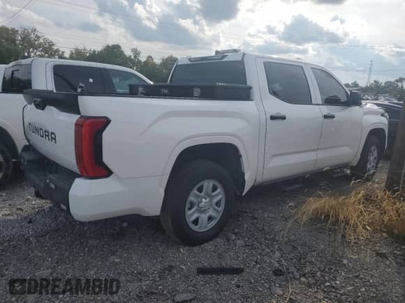 2025 Toyota Tundra SR with VIN 5TFKB5DB3SX309631, listed as a Copart auction lot 70833155 with 2,302 mi miles and Salvage title. Bid and sale history available at DreamBid. Image 3.