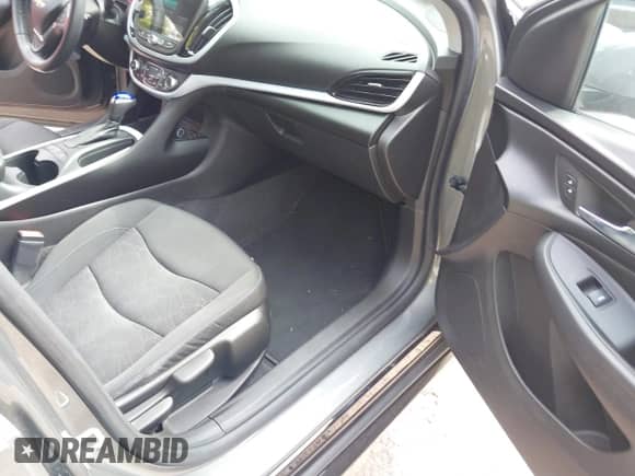 2017 Chevrolet Volt LT z VIN 1G1RA6S53HU100722, wystawiony jako IAAI lot #42805006 z przebiegiem 85 636 mil mil oraz . Historia ofert i sprzedaży dostępna na DreamBid. Obrazek 5.