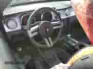 2008 Ford Mustang GT Deluxe z VIN 1ZVHT85H885162798, wystawiony jako Copart lot #71496705 z przebiegiem 53 604 mil mil oraz Szkoda całkowita • Salvage title. Historia ofert i sprzedaży dostępna na DreamBid. Obrazek 8.