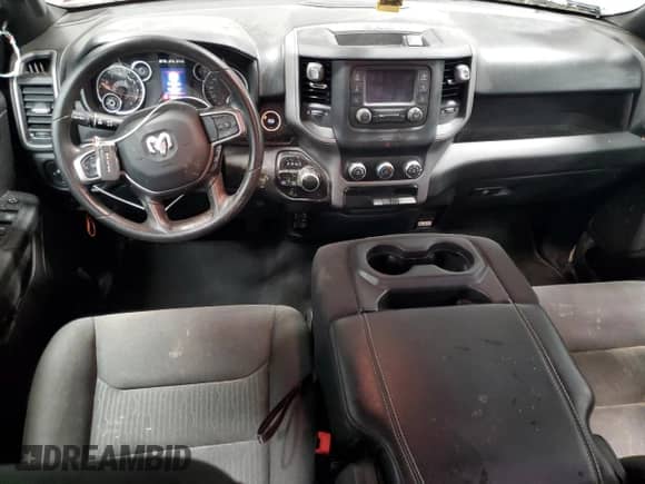 2024 Ram 1500 Tradesman z VIN 1C6SRFCT4RN160784, wystawiony jako Copart lot #87854165 z przebiegiem 26 242 mil mil oraz Szkoda całkowita • Salvage title. Historia ofert i sprzedaży dostępna na DreamBid. Obrazek 8.