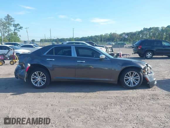 2016 Chrysler 300 C с VIN 2C3CCAEG3GH189950, выставлен на аукционе IAAI как лот 42734670 с пробегом 114 037 миль миль и . История ставок и продаж доступна на DreamBid. Изображение 13.