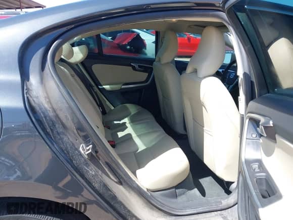 2016 Volvo S60 T5 Drive-E Premier z VIN YV126MFK4G2409957, wystawiony jako IAAI lot #41993257 z przebiegiem 102 420 mil mil oraz . Historia ofert i sprzedaży dostępna na DreamBid. Obrazek 8.
