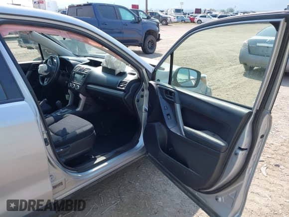 2018 Subaru Forester z VIN JF2SJAAC4JH492895, wystawiony jako IAAI lot #43140241 z przebiegiem 82 155 mil mil oraz . Historia ofert i sprzedaży dostępna na DreamBid. Obrazek 5.