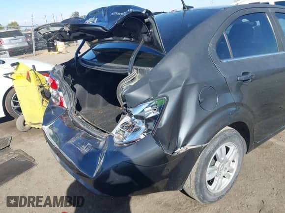 2013 Chevrolet Sonic LT с VIN 1G1JC5SHXD4214528, выставлен на аукционе IAAI как лот 43177850 с пробегом 133 729 миль миль и . История ставок и продаж доступна на DreamBid. Изображение 6.