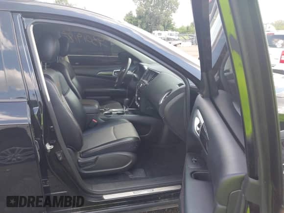 2019 Nissan Pathfinder SL with VIN 5N1DR2MM1KC636987, listed as a IAAI auction lot 43019180 with 70,649 mi miles and . Bid and sale history available at DreamBid. Image 5.