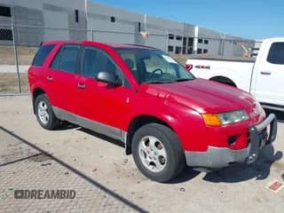 2003 Saturn VUE z VIN 5GZCZ33D63S916384, wystawiony jako IAAI lot #42815211 z przebiegiem 135 635 mil mil oraz . Historia ofert i sprzedaży dostępna na DreamBid. Obrazek 1.