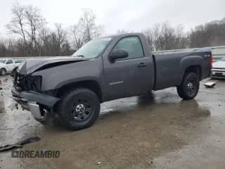 2011 GMC Sierra 1500 Work Truck z VIN 1GTN2TE03BZ247845, wystawiony jako Copart lot #86528424 z przebiegiem 106 352 mil mil oraz Szkoda całkowita • Salvage title. Historia ofert i sprzedaży dostępna na DreamBid. Obrazek 1.