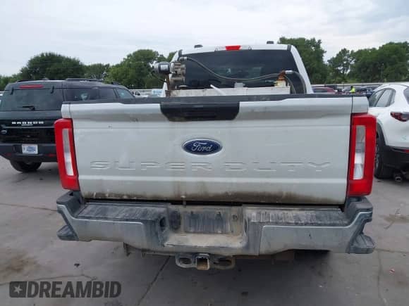 2024 Ford F-250 XL with VIN 1FT7W2BT5REC68882, listed as a IAAI auction lot 42462526 with 59,686 mi miles and . Bid and sale history available at DreamBid. Image 17.