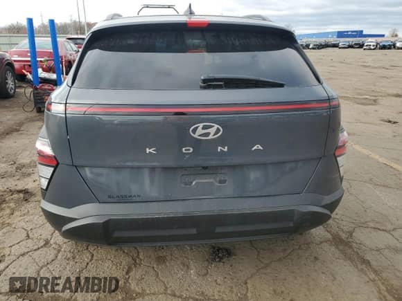 2024 Hyundai Kona SEL z VIN KM8HC3AB5RU052320, wystawiony jako Copart lot #78249704 z przebiegiem 13 386 mil mil oraz Czysty tytuł • Clean title. Historia ofert i sprzedaży dostępna na DreamBid. Obrazek 6.