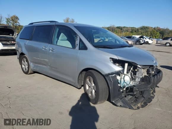 2015 Toyota Sienna LE with VIN 5TDKK3DC0FS676737, listed as a Copart auction lot 84865145 with 273,367 mi miles and Salvage title. Bid and sale history available at DreamBid. Image 4.