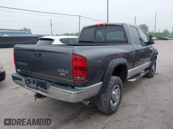 2003 Dodge 2500 ST z VIN 3D7KU28D73G704136, wystawiony jako IAAI lot #42400129 z przebiegiem Nie podano mil oraz . Historia ofert i sprzedaży dostępna na DreamBid. Obrazek 4.