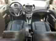 2015 Chevrolet Sonic LTZ с VIN 1G1JE5SB0F4203370, выставлен на аукционе Copart как лот 53813565 с пробегом 139 873 миль миль и Чистый • Clean title. История ставок и продаж доступна на DreamBid. Изображение 8.