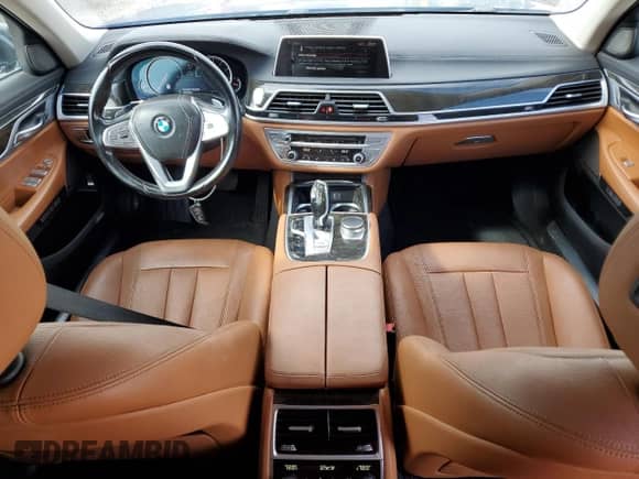 2017 BMW 7 Series 740i z VIN WBA7E2C53HG739964, wystawiony jako Copart lot #81904515 z przebiegiem 32 000 mil mil oraz Szkoda całkowita • Salvage title. Historia ofert i sprzedaży dostępna na DreamBid. Obrazek 8.