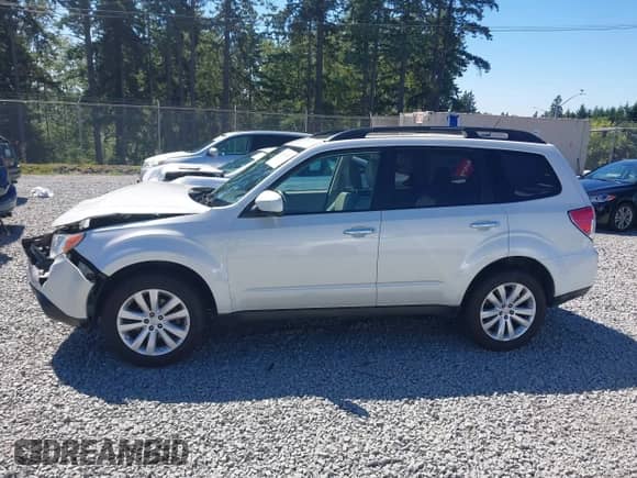 2013 Subaru Forester X Limited with VIN JF2SHAEC8DH440471, listed as a IAAI auction lot 42433401 with 61,517 mi miles and . Bid and sale history available at DreamBid. Image 14.