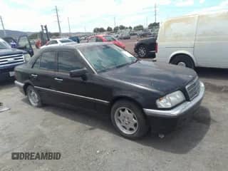 2000 Mercedes-Benz C 230/260/280/320 с VIN WDBHA24G7YF934019, выставлен на аукционе IAAI как лот 36797567 с пробегом Не указан миль и . История ставок и продаж доступна на DreamBid. Изображение 1.