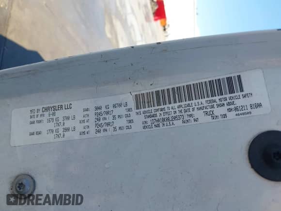 2008 Dodge 1500 ST z VIN 1D7HA18K08J205373, wystawiony jako IAAI lot #42103871 z przebiegiem 127 896 mil mil oraz . Historia ofert i sprzedaży dostępna na DreamBid. Obrazek 9.