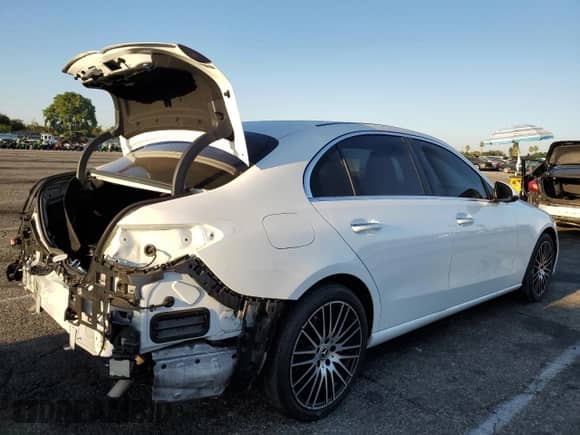 2023 Mercedes-Benz C 300 z VIN W1KAF4GB6PR128868, wystawiony jako Copart lot #70596715 z przebiegiem 20 775 mil mil oraz Szkoda całkowita • Salvage title. Historia ofert i sprzedaży dostępna na DreamBid. Obrazek 3.