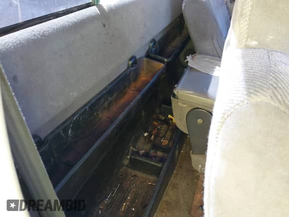 1997 Dodge 1500 z VIN 1B7HC16Y6VS148615, wystawiony jako IAAI lot #41852710 z przebiegiem 253 322 mil mil oraz . Historia ofert i sprzedaży dostępna na DreamBid. Obrazek 8.