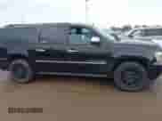 2009 Chevrolet Suburban LTZ z VIN 1GNFK36399R290858, wystawiony jako IAAI lot #42738830 z przebiegiem 214 790 mil mil oraz . Historia ofert i sprzedaży dostępna na DreamBid. Obrazek 13.