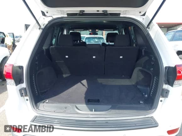 2020 Jeep Grand Cherokee Laredo E z VIN 1C4RJFAG4LC292886, wystawiony jako IAAI lot #42037431 z przebiegiem 79 923 mil mil oraz . Historia ofert i sprzedaży dostępna na DreamBid. Obrazek 17.