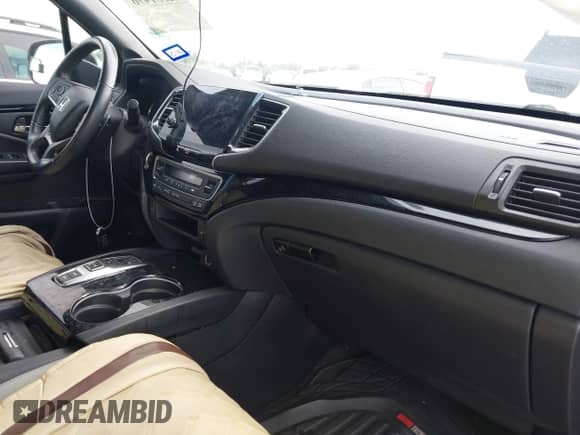 2019 Honda Passport Touring with VIN 5FNYF7H95KB004417, listed as a IAAI auction lot 42551496 with 62,948 mi miles and . Bid and sale history available at DreamBid. Image 5.