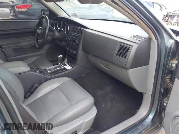 2005 Dodge Magnum SXT with VIN 2D4GZ48V15H647072, listed as a IAAI auction lot 42037095 with 187,904 mi miles and . Bid and sale history available at DreamBid. Image 5.
