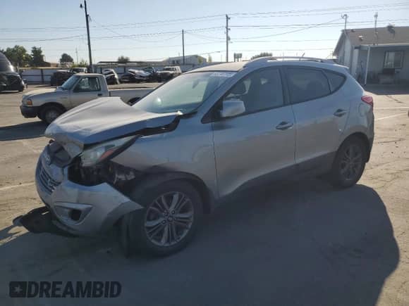 2015 Hyundai Tucson SE z VIN KM8JU3AG0FU096053, wystawiony jako Copart lot #68746145 z przebiegiem Nie podano mil oraz Szkoda całkowita • Salvage title. Historia ofert i sprzedaży dostępna na DreamBid. Obrazek 1.