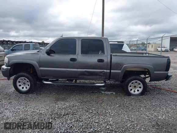 2005 GMC Sierra 1500 SLE с VIN 2GTEK13T851393981, выставлен на аукционе IAAI как лот 43417332 с пробегом 257 564 миль миль и . История ставок и продаж доступна на DreamBid. Изображение 14.