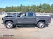 2024 Toyota Tacoma TRD Off Road с VIN 3TMLB5JN2RM081933, выставлен на аукционе IAAI как лот 43173729 с пробегом 10 704 миль миль и . История ставок и продаж доступна на DreamBid. Изображение 14.