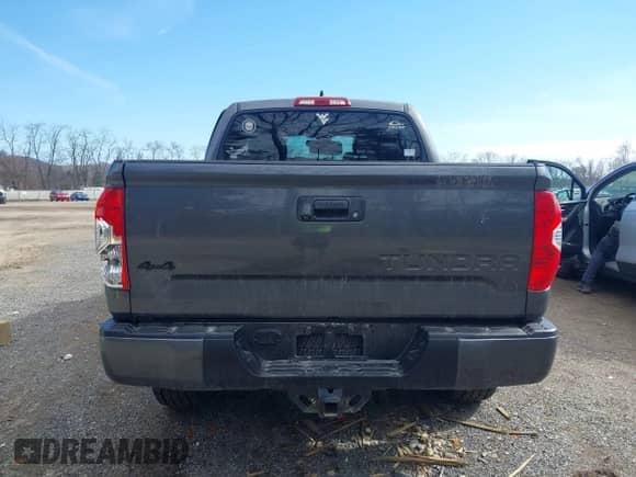 2021 Toyota Tundra SR5 z VIN 5TFDY5F19MX015729, wystawiony jako IAAI lot #41694978 z przebiegiem 72 283 mil mil oraz . Historia ofert i sprzedaży dostępna na DreamBid. Obrazek 17.