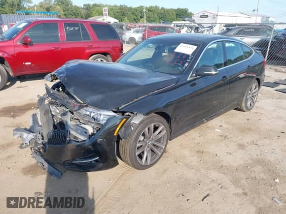 2019 BMW 3 Series 330i xDrive z VIN WBA8Z9C57KB220647, wystawiony jako IAAI lot #43161371 z przebiegiem 104 400 mil mil oraz . Historia ofert i sprzedaży dostępna na DreamBid. Obrazek 2.