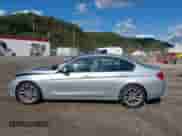 2016 BMW 3 Series 320i xDrive z VIN WBA8E5G58GNT41658, wystawiony jako IAAI lot #43407978 z przebiegiem 117 880 mil mil oraz . Historia ofert i sprzedaży dostępna na DreamBid. Obrazek 14.