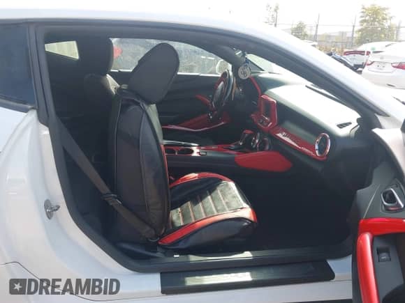2018 Chevrolet Camaro 1LT с VIN 1G1FB1RX0J0180682, выставлен на аукционе IAAI как лот 43185519 с пробегом 110 688 миль миль и . История ставок и продаж доступна на DreamBid. Изображение 5.