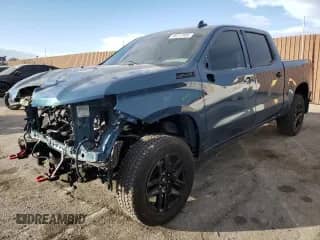 2024 Chevrolet Silverado 1500 Custom Trail Boss z VIN 3GCUDCE88RG260452, wystawiony jako Copart lot #86317904 z przebiegiem 8 096 mil mil oraz Szkoda całkowita • Salvage title. Historia ofert i sprzedaży dostępna na DreamBid. Obrazek 1.