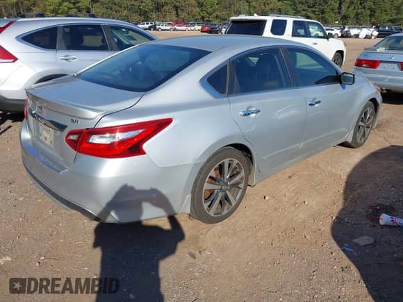 2016 Nissan Altima SR z VIN 1N4AL3AP5GC255587, wystawiony jako IAAI lot #43314266 z przebiegiem 140 431 mil mil oraz . Historia ofert i sprzedaży dostępna na DreamBid. Obrazek 4.