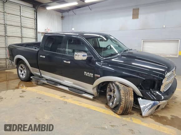 2015 Ram 1500 Laramie z VIN 1C6RR7VTXFS656364, wystawiony jako Copart lot #44943935 z przebiegiem 95 528 mil mil oraz Szkoda całkowita • Salvage title. Historia ofert i sprzedaży dostępna na DreamBid. Obrazek 4.