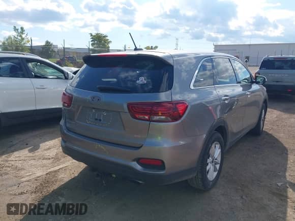 2019 Kia Sorento LX with VIN 5XYPG4A33KG503951, listed as a IAAI auction lot 43073039 with 100,288 mi miles and . Bid and sale history available at DreamBid. Image 4.