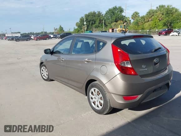 2014 Hyundai Accent GS с VIN KMHCT5AE7EU141171, выставлен на аукционе IAAI как лот 42657193 с пробегом 182 816 миль миль и . История ставок и продаж доступна на DreamBid. Изображение 3.
