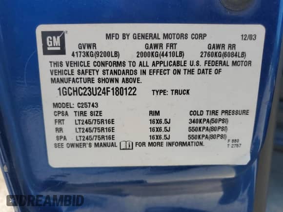 2004 Chevrolet Silverado 2500HD LS z VIN 1GCHC23U24F180122, wystawiony jako Copart lot #53521064 z przebiegiem Nie podano mil oraz Nie do naprawy • Non repairable. Historia ofert i sprzedaży dostępna na DreamBid. Obrazek 13.