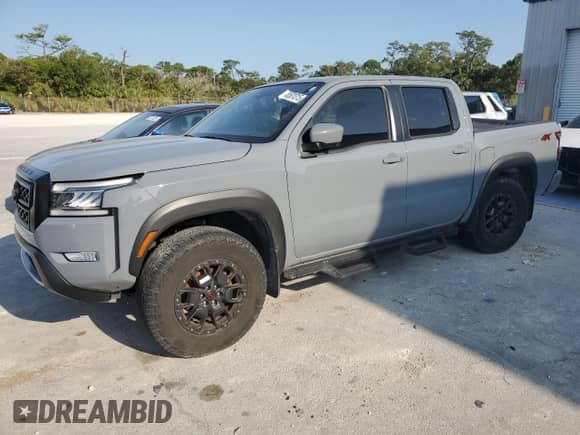 2022 Nissan Frontier Pro-4X z VIN 1N6ED1EK5NN692886, wystawiony jako Copart lot #48501315 z przebiegiem 20 895 mil mil oraz Szkoda całkowita • Salvage title. Historia ofert i sprzedaży dostępna na DreamBid. Obrazek 1.