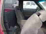 1994 Chevrolet S-10 z VIN 1GCCS1447R8110780, wystawiony jako IAAI lot #42418451 z przebiegiem 157 915 mil mil oraz . Historia ofert i sprzedaży dostępna na DreamBid. Obrazek 8.