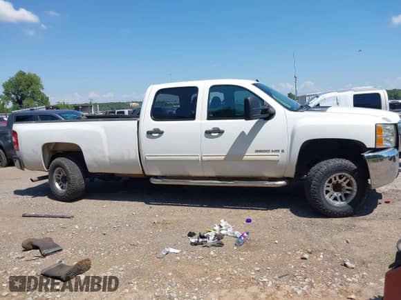 2009 Chevrolet Silverado 3500HD с VIN 1GCHC83K69F118800, выставлен на аукционе IAAI как лот 42858401 с пробегом 275 265 миль миль и . История ставок и продаж доступна на DreamBid. Изображение 14.