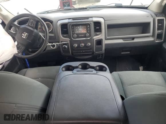 2017 Ram 1500 Express z VIN 1C6RR6FG6HS505004, wystawiony jako Copart lot #83942385 z przebiegiem 55 943 mil mil oraz Szkoda całkowita • Salvage title. Historia ofert i sprzedaży dostępna na DreamBid. Obrazek 8.