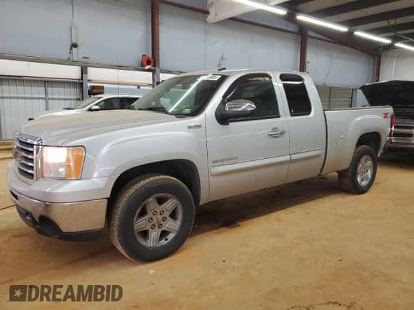 2010 GMC Sierra 1500 SLT z VIN 1GTSKWE39AZ160755, wystawiony jako Copart lot #43950065 z przebiegiem 148 415 mil mil oraz Szkoda całkowita • Salvage title. Historia ofert i sprzedaży dostępna na DreamBid. Obrazek 1.