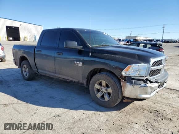 2018 Ram 1500 Tradesman z VIN 1C6RR6KG8JS313515, wystawiony jako Copart lot #47447995 z przebiegiem 210 826 mil mil oraz Szkoda całkowita • Salvage title. Historia ofert i sprzedaży dostępna na DreamBid. Obrazek 4.