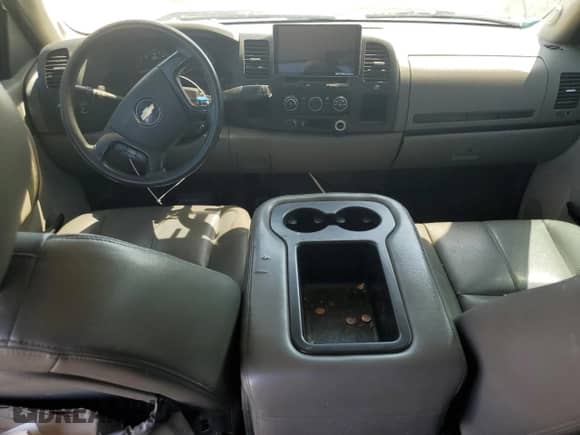 2012 Chevrolet Silverado 1500 Work Truck z VIN 3GCPKPEA0CG138219, wystawiony jako Copart lot #61843135 z przebiegiem 132 367 mil mil oraz Szkoda całkowita • Salvage title. Historia ofert i sprzedaży dostępna na DreamBid. Obrazek 8.