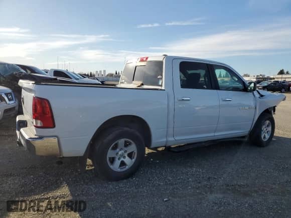 2011 Ram 1500 SLT z VIN 1D7RB1CP3BS564724, wystawiony jako Copart lot #41812565 z przebiegiem 204 952 mil mil oraz Szkoda całkowita • Salvage title. Historia ofert i sprzedaży dostępna na DreamBid. Obrazek 3.